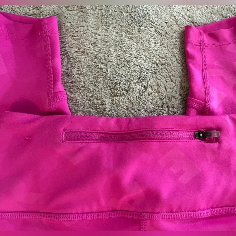 NWOT Women’s Nike graphic fire pink 7/8 workout leggings, size XS